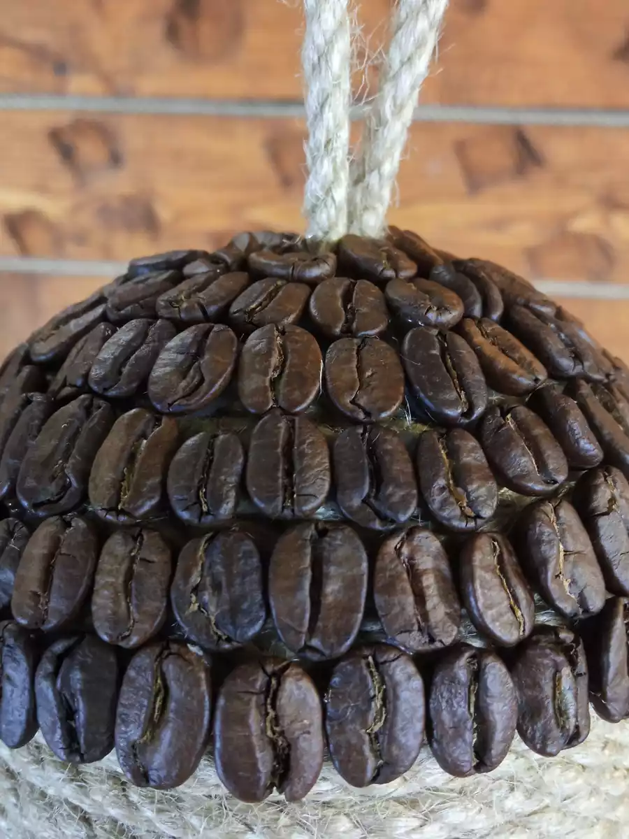 Декоративный шар из каната и зерен кофе Новогодний макиато А95-В85