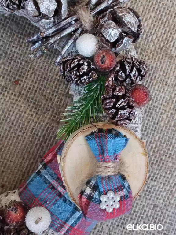 Венок декоративный из шишек кипариса и секвойи Детский Т26-В15