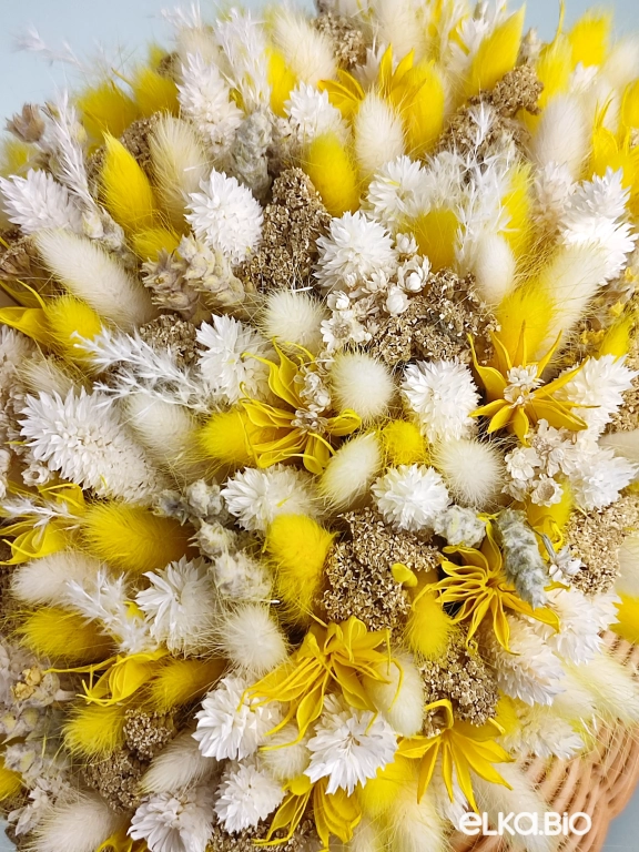 Букет из сухоцветов в корзине  А136-B105