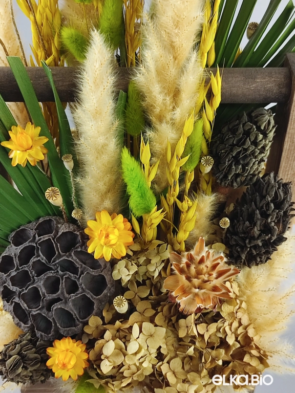 Стабилизированная композиция с лотосом и листьями пальмы Ю64-B101