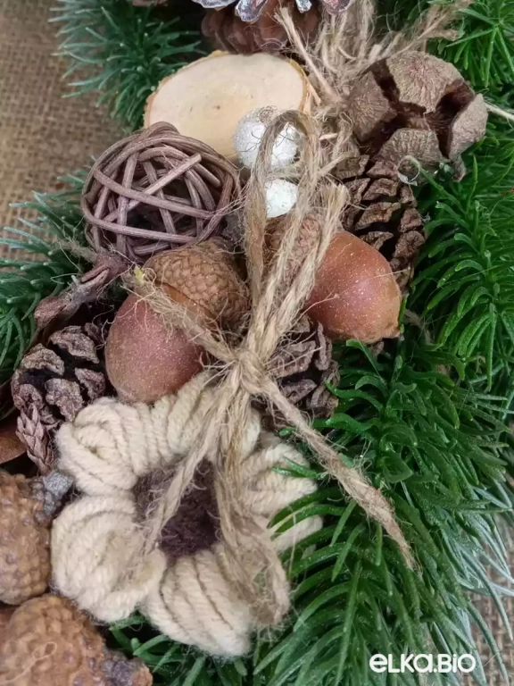 Новогодний венок из хвои и шишек Олень с бубенцами Т25-В16