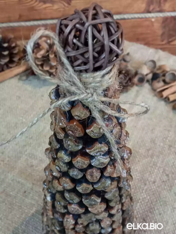 Настольная декоративная елка из сосновых чешуек Магия сосны (большая) Т61-В21