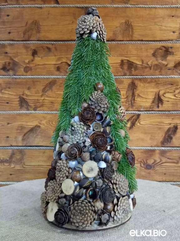 Настольная декоративная елка из хвои с шишками Микс Б35-В70