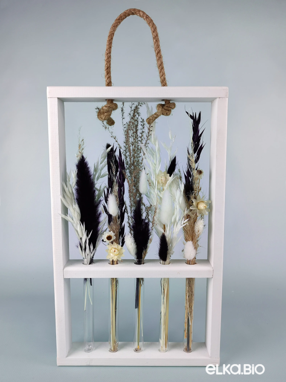 Композиция в рамке с сухоцветами в колбах А161-B108