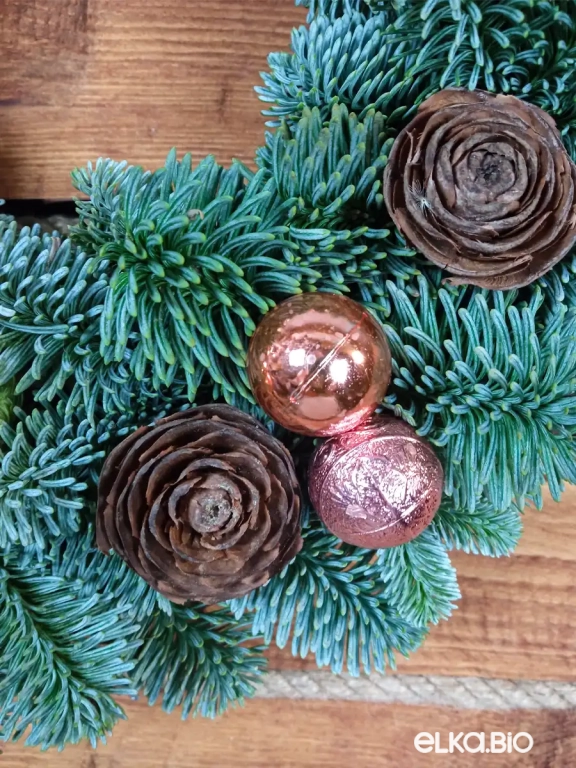 Новогодний венок из Нобилиса Шоколадная мечта Ю48-В710