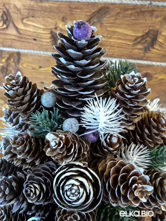 Настольная новогодняя елка из еловых шишек Совершенство Т70-В22+22А