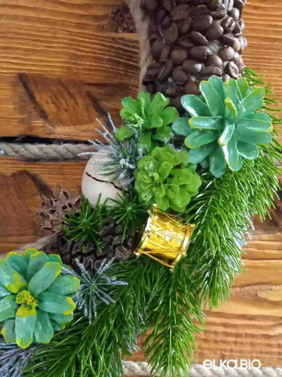 Венок декоративный из зерен кофе Изумрудная свежесть П22-В17