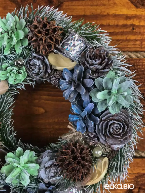 Венок декоративный из шишек Цветочный Т41-В6 Венок декоративный из шишек Цветочный Т41-В6