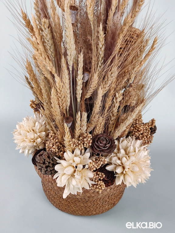 Композиция из пшеницы и сухоцветов в корзине Б89-B109