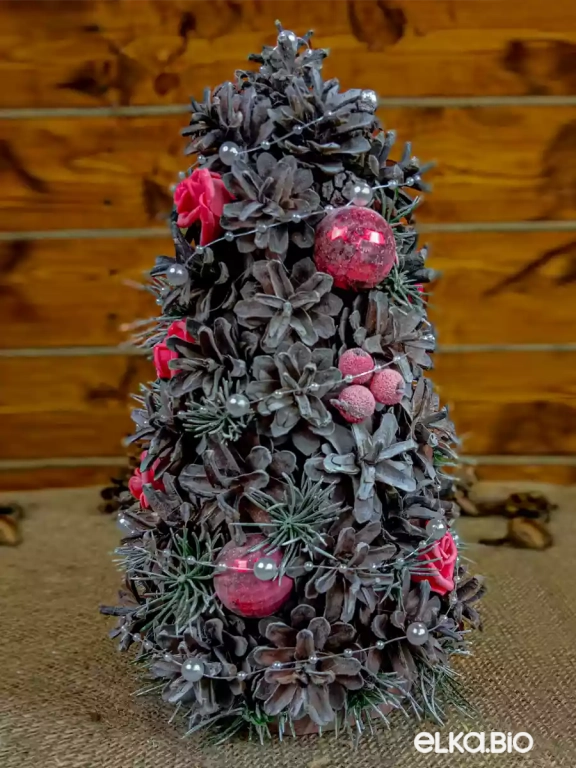 Настольная новогодняя елка из шишек Романтичная А25-В10