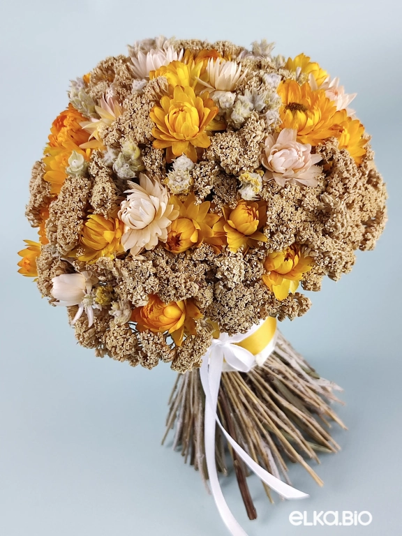 Маленький букет из гелихризума и тысячелистника Т153-B103