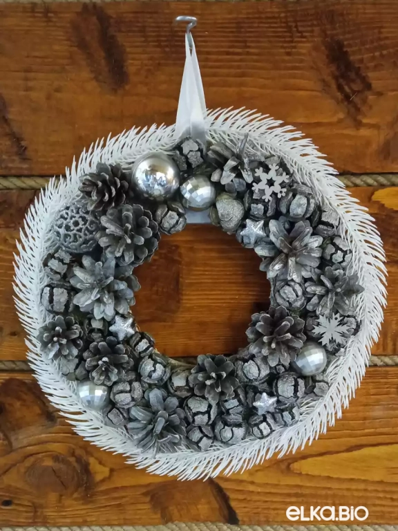 Новогодний венок из шишек Серебряный луч А64-В43