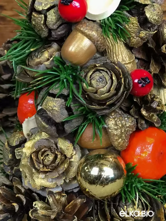 Настольная новогодняя елка из шишек Позолоченная Т17-В4