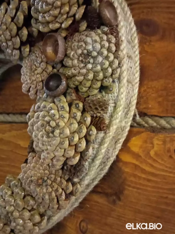 Подвесная композиция из шишек и мха Большое сердце Т82-В42