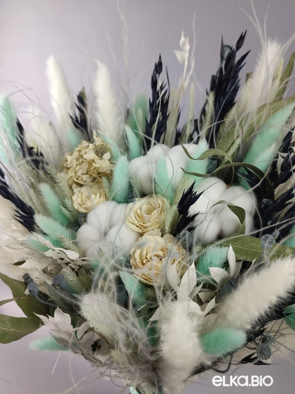 Большой букет из сухоцветов с розами Ю59-B100