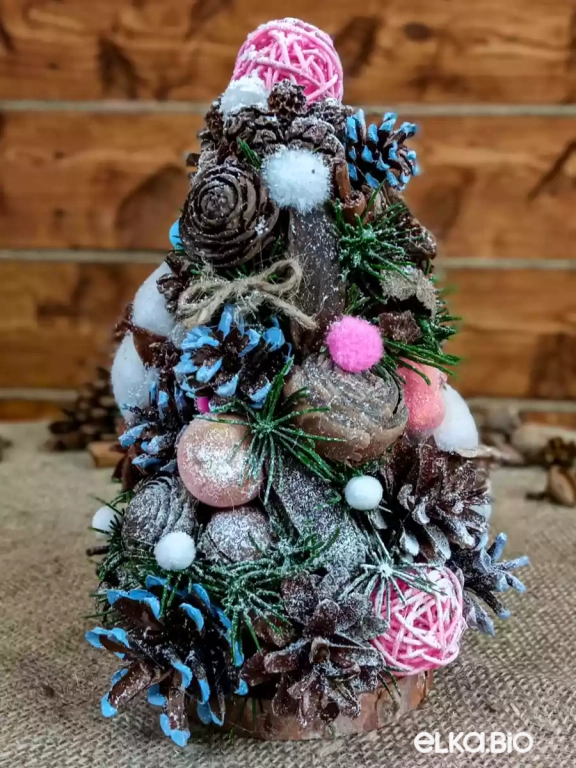 Настольная елочка из шишек Нежная малышка Т7-В10 Настольная елочка из шишек Нежная малышка Т7-В10