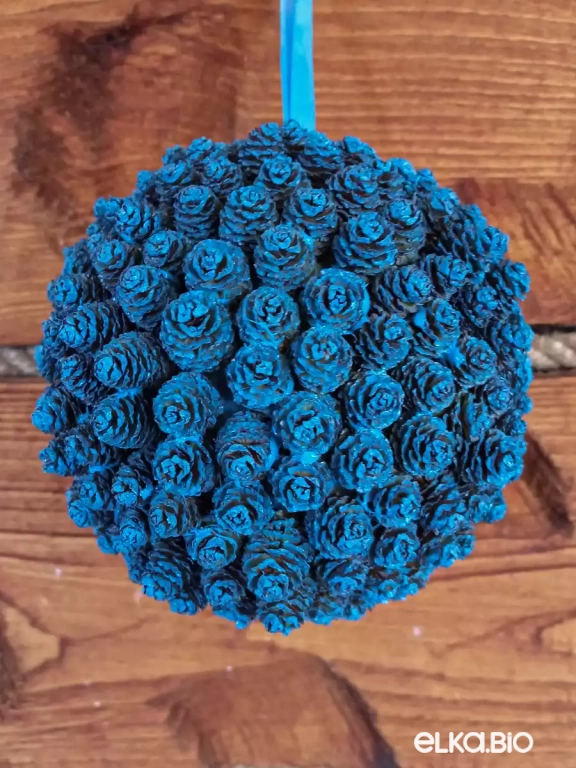 Декоративный шар из шишек ольхи Милый ежик (голубой) А77-В51