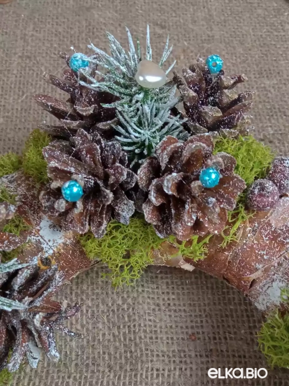 Новогодний венок из бересты и шишек Ангелочек Т3-В14