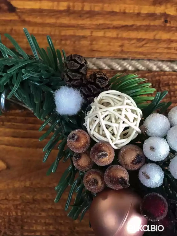 Венок декоративный из лозы и хвои Ягодный А1-В9