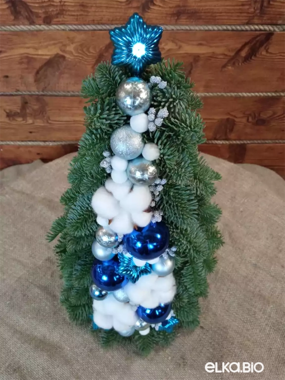 Настольная новогодняя елка из Нобилиса Зимняя стужа Ю40-В704