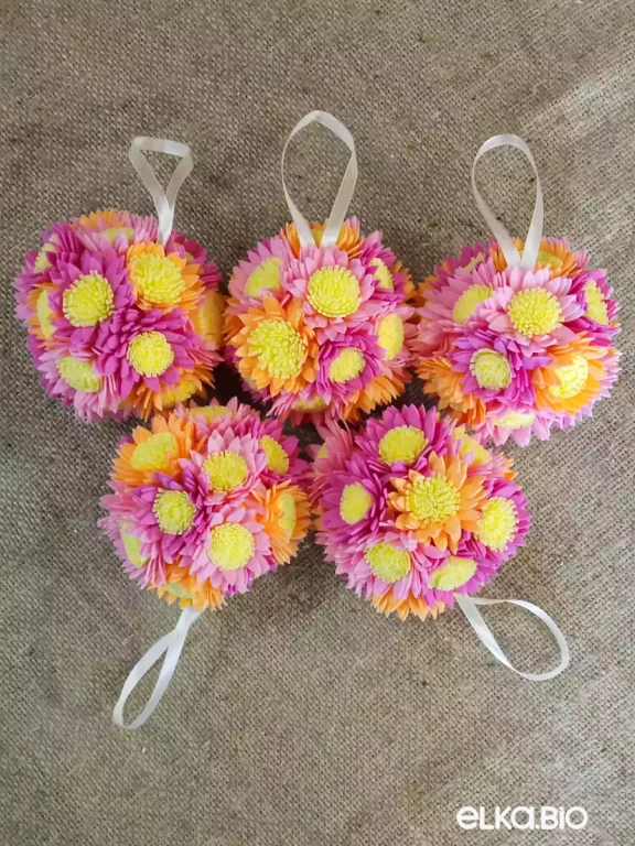 Шар из фоамирановых цветков Букет чувств А44-В40