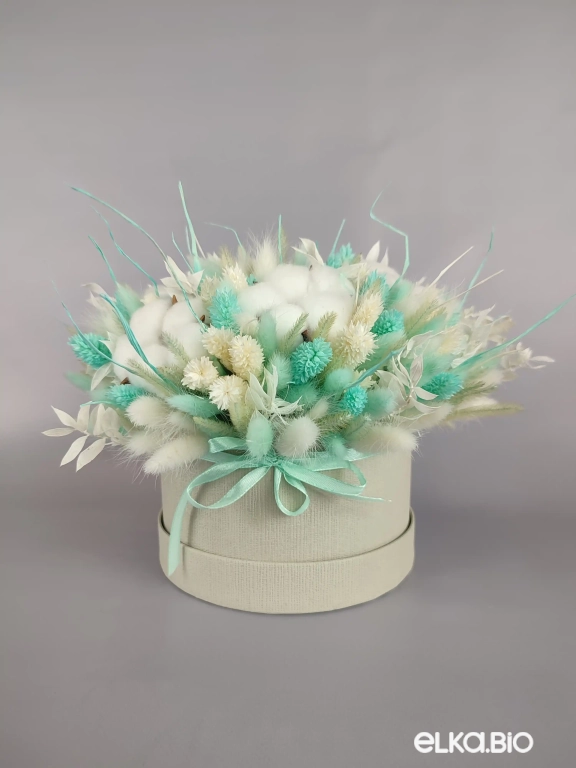 Композиция в шляпной коробке из лагуруса, фаляриса с цветками хлопка Т115-B100
