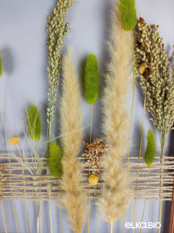 Панно из полевых цветов в рамке Б53-B104