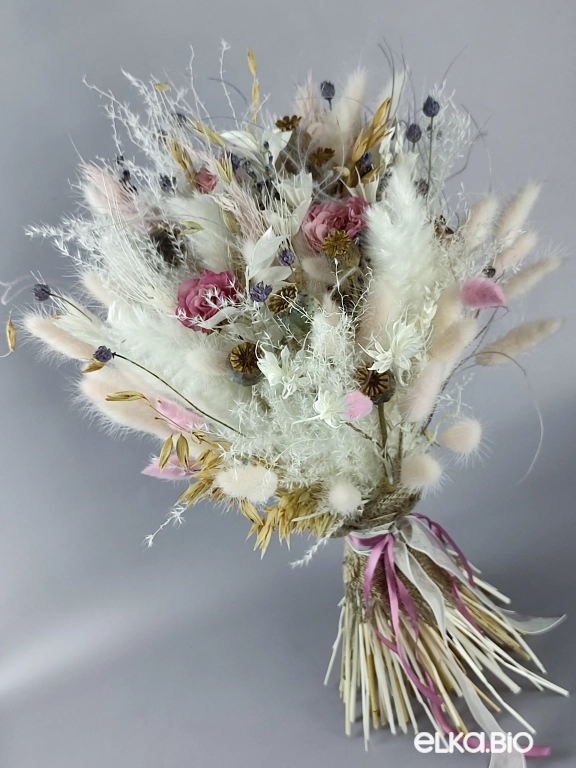 Букет из белых сухоцветов и роз Б45-B101