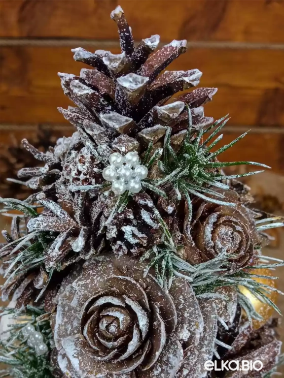 Настольная новогодняя елка из шишек Снежная Т8-В10