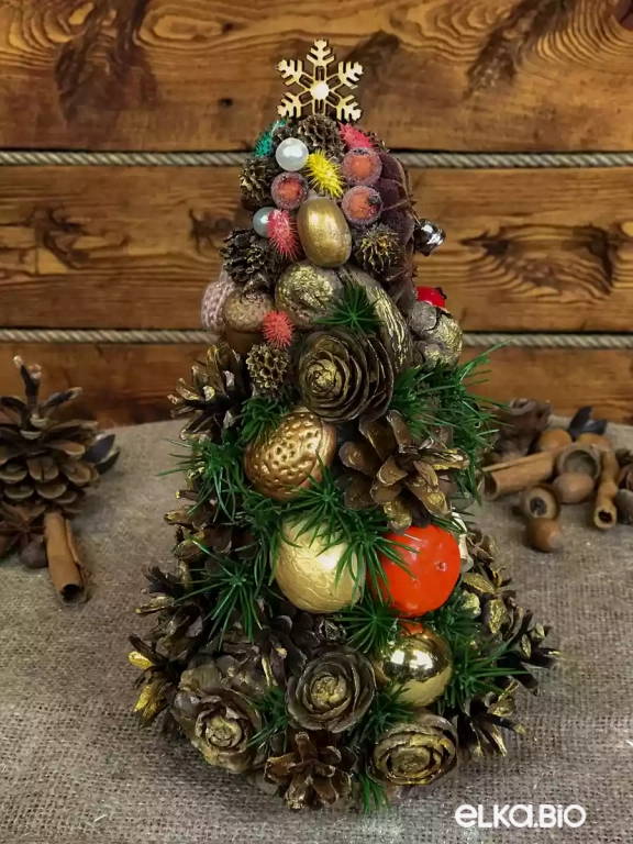 Настольная новогодняя елка из шишек Позолоченная Т17-В4