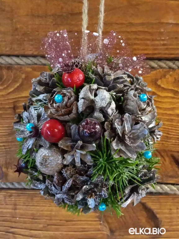 Декоративный шар из шишек Лесная бомбочка Т66-В26