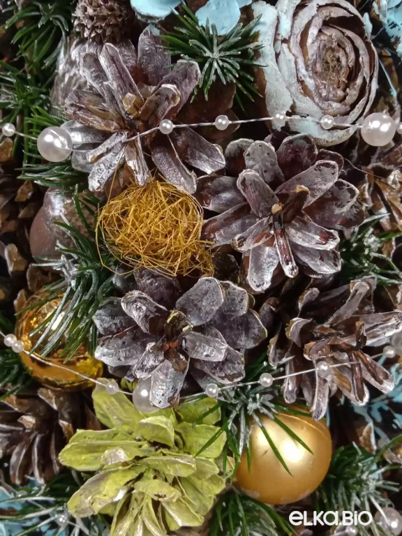 Настольная новогодняя елка из шишек Лесной каприз А30-В11