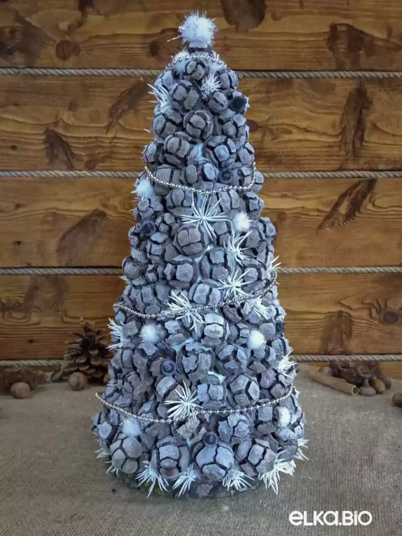 Настольная новогодняя елка из шишек кипариса Ветер Одиссеи М А40-В42