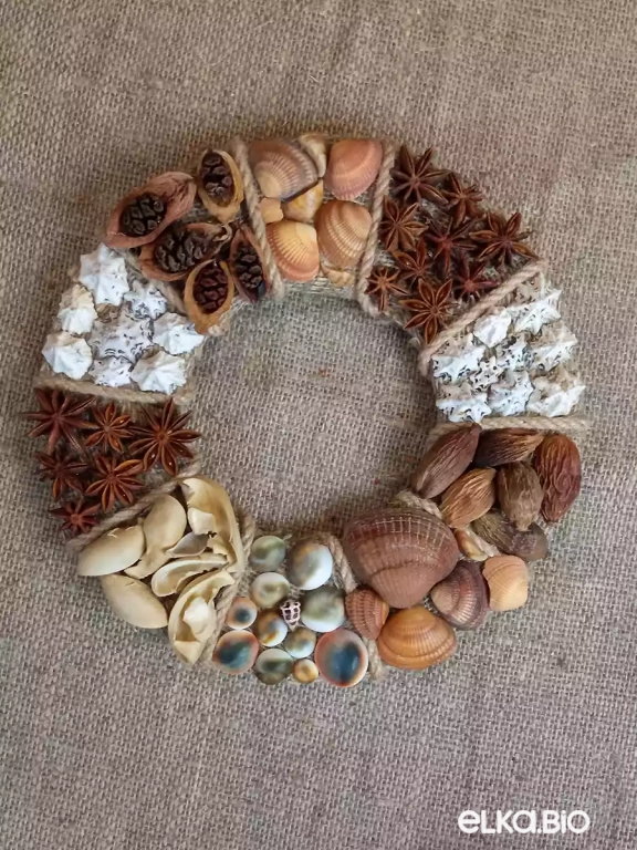 Венок декоративный из ракушек и бадьяна Морской Т43-В15