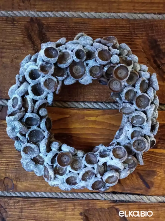 Декоративный венок  из шляпок желудей Гора надежд А38-В31