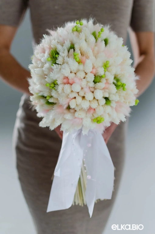 Большой букет из фаляриса и лагуруса Б82-B108