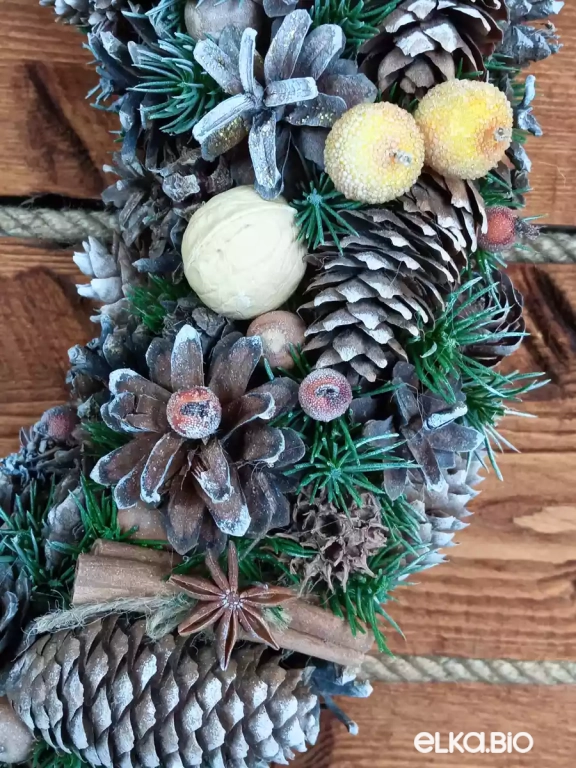 Венок декоративный из шишек сосны и ели Рождественский Т4-В17 Венок декоративный из шишек сосны и ели Рождественский Т4-В17