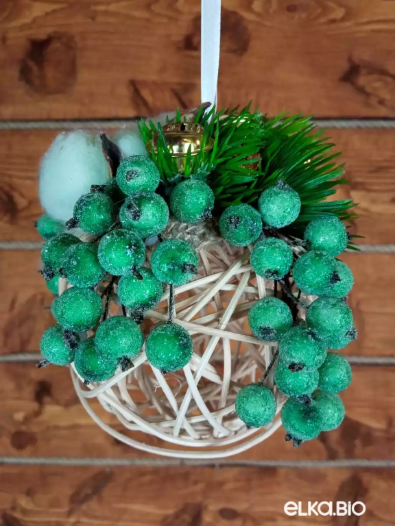 Декоративный шар из ротанга Хлопок с ягодами (бежевый) Б11-В57