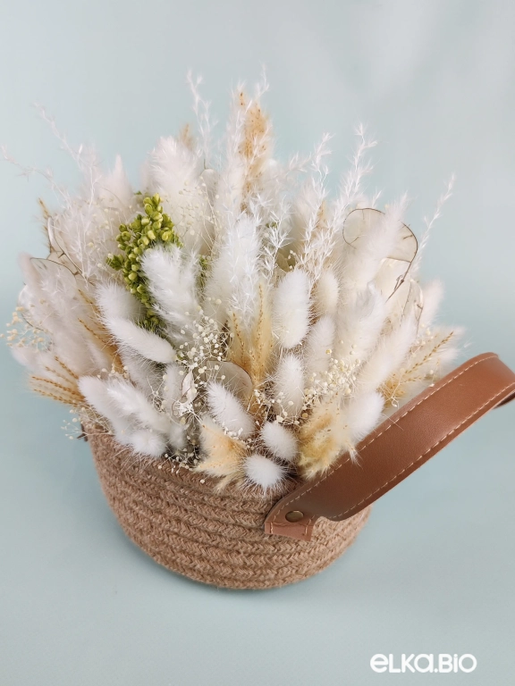 Композиция из белых цветов в корзине Б67-B103