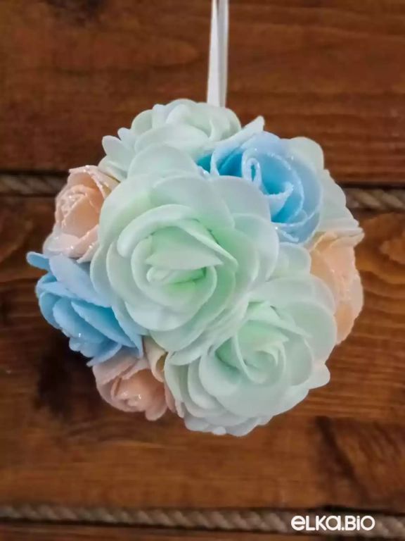 Шар из фоамирановых цветков  Небо в ладонях А41-В40