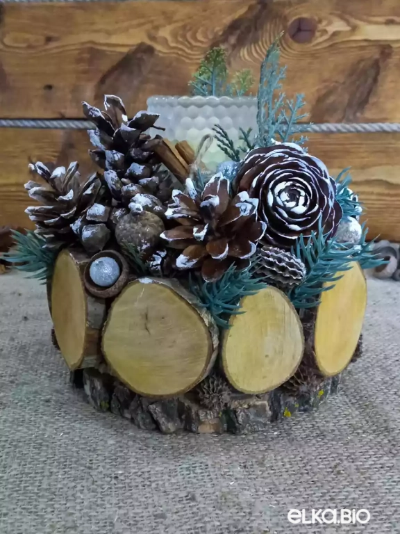 Композиция со свечой из спилов и шишек Жизнь леса Т75-В38