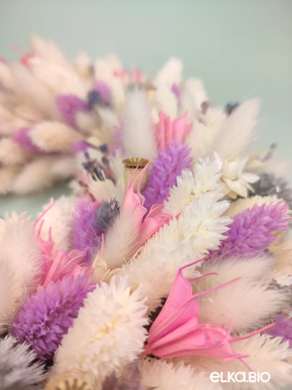 Венок из цветов лагуруса и фаляриса А168-B115