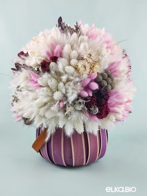 Корзина с бордовыми, розовыми и белыми сухоцветами Ю69-B105