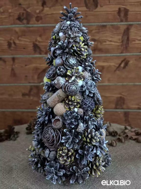 Настольная новогодняя елка из шишек Выдержанная Т21-В12