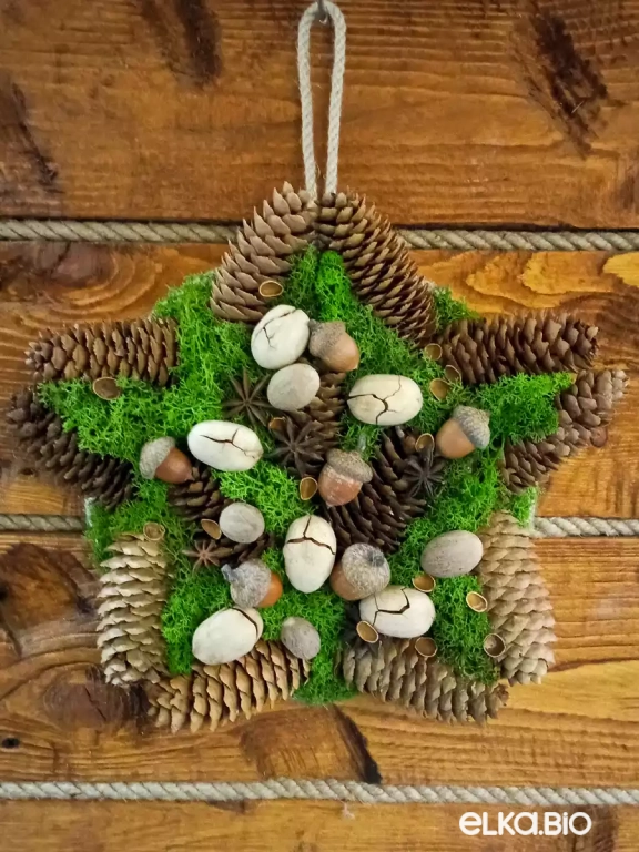 Новогодний венок из еловых шишек Еловая звезда Ю24-В47