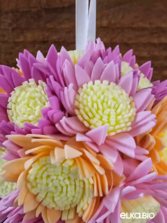 Шар из фоамирановых цветков Букет чувств А44-В40