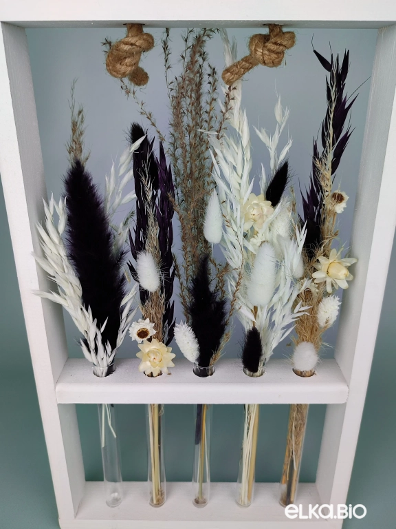 Композиция в рамке с сухоцветами в колбах А161-B108