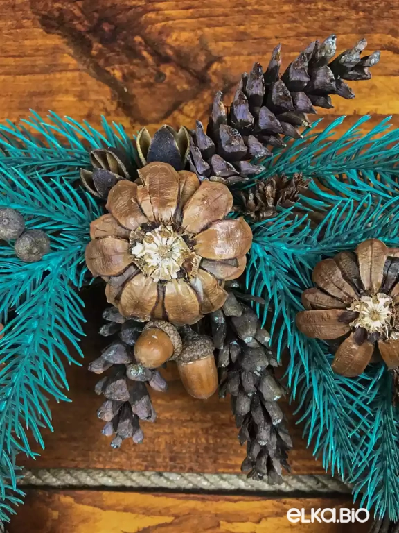 Венок декоративный из шишек А15-В6