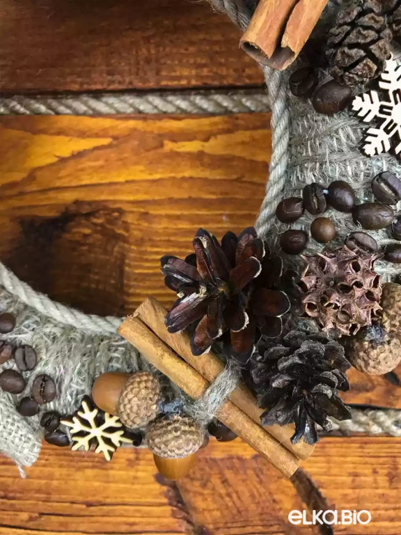 Венок декоративный Девочка в шапке Т38-В7