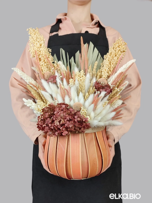 Стабилизированная корзина с гортензией, сорго, пшеницей и лагурусом Ю75-B106